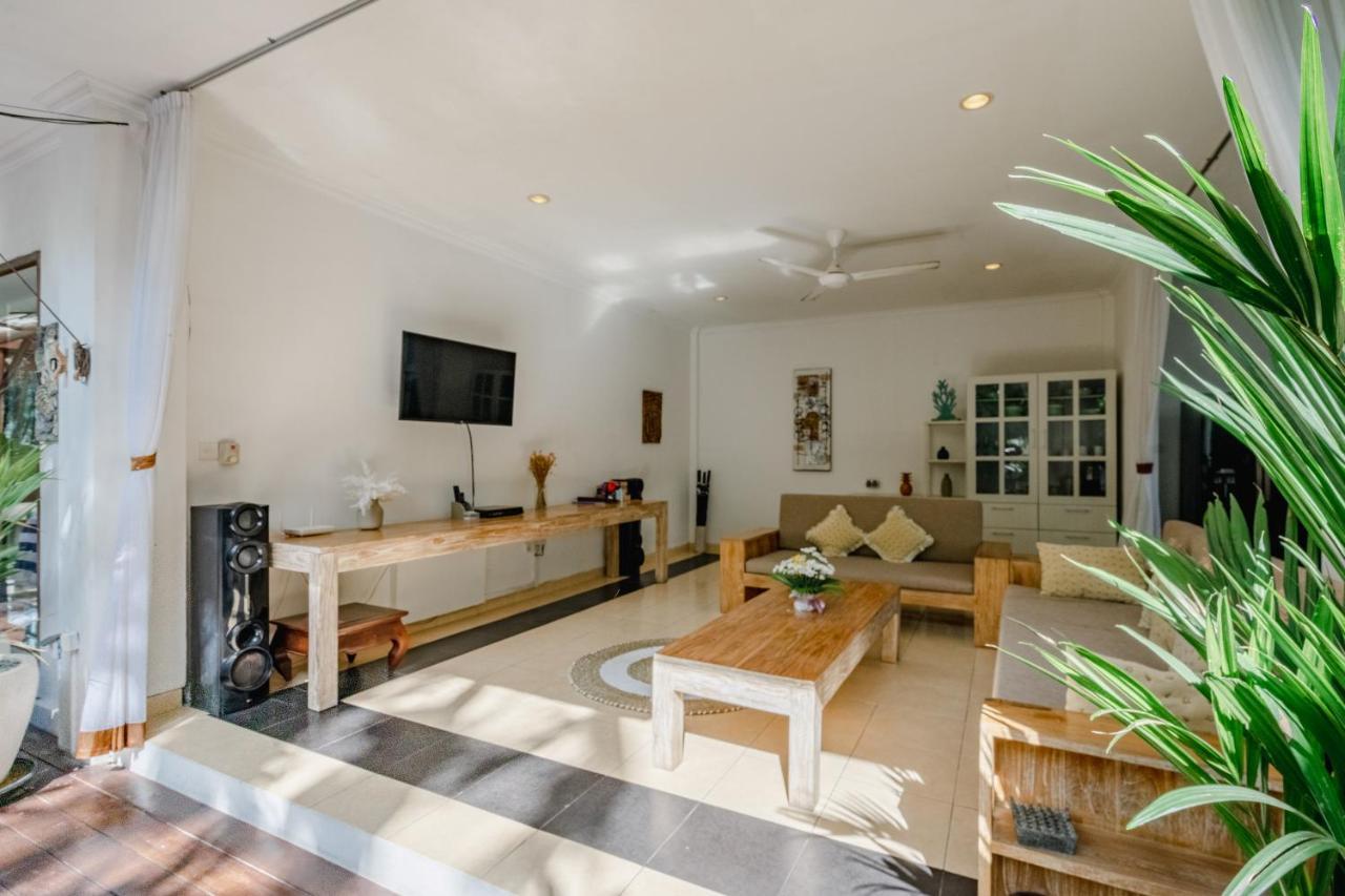 Villa Alleira Seminyak By Best Deals Asia Hospitality Exteriér fotografie